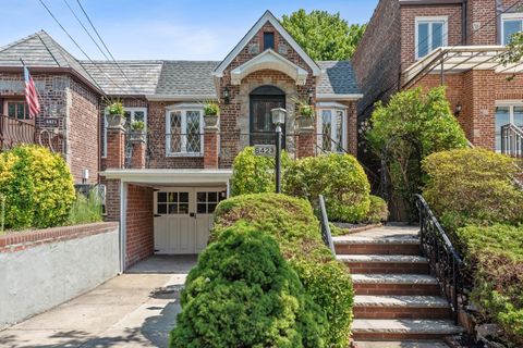 Duplex in Rego Park NY 64-23 Alderton Street #PH.jpg