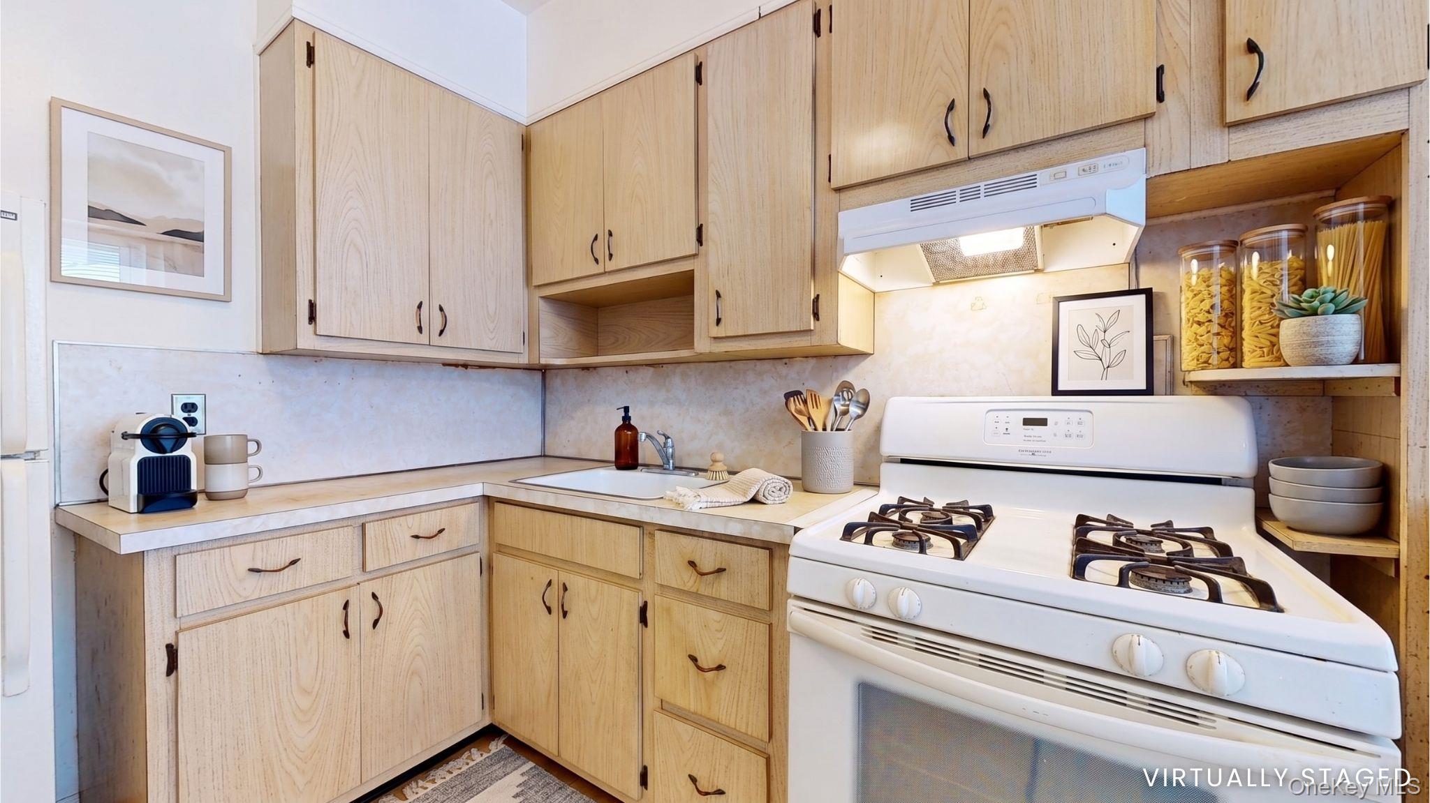 24 33 82nd St, East Elmhurst, NY 11370 photo