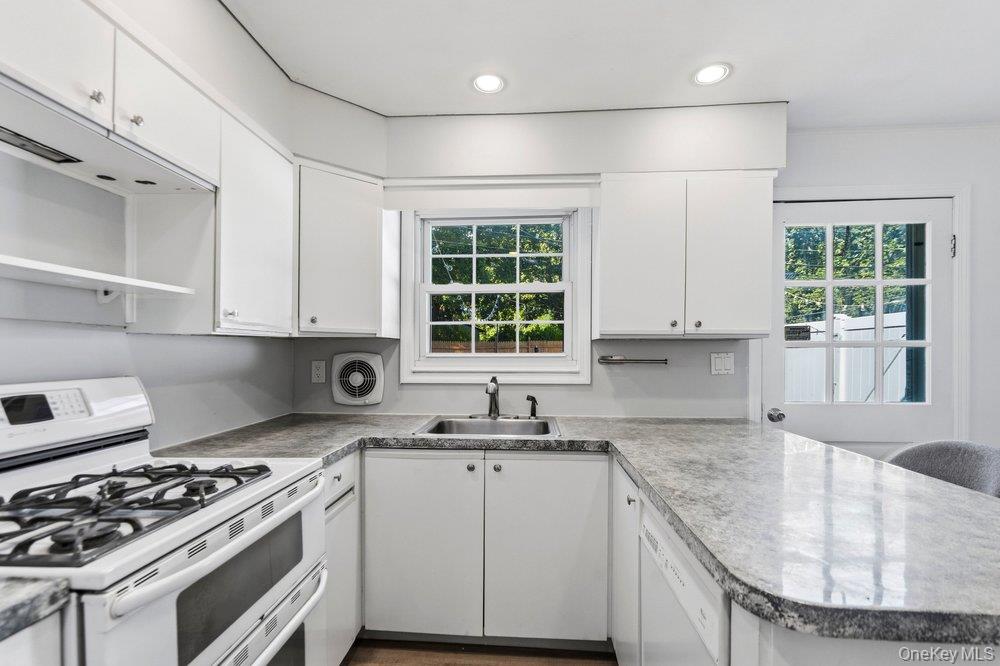 22 Half Moon Pond Rd, Ridge, NY 11961 photo