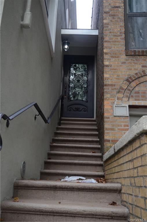 235 E 235th St, Bronx, NY 10470 photo