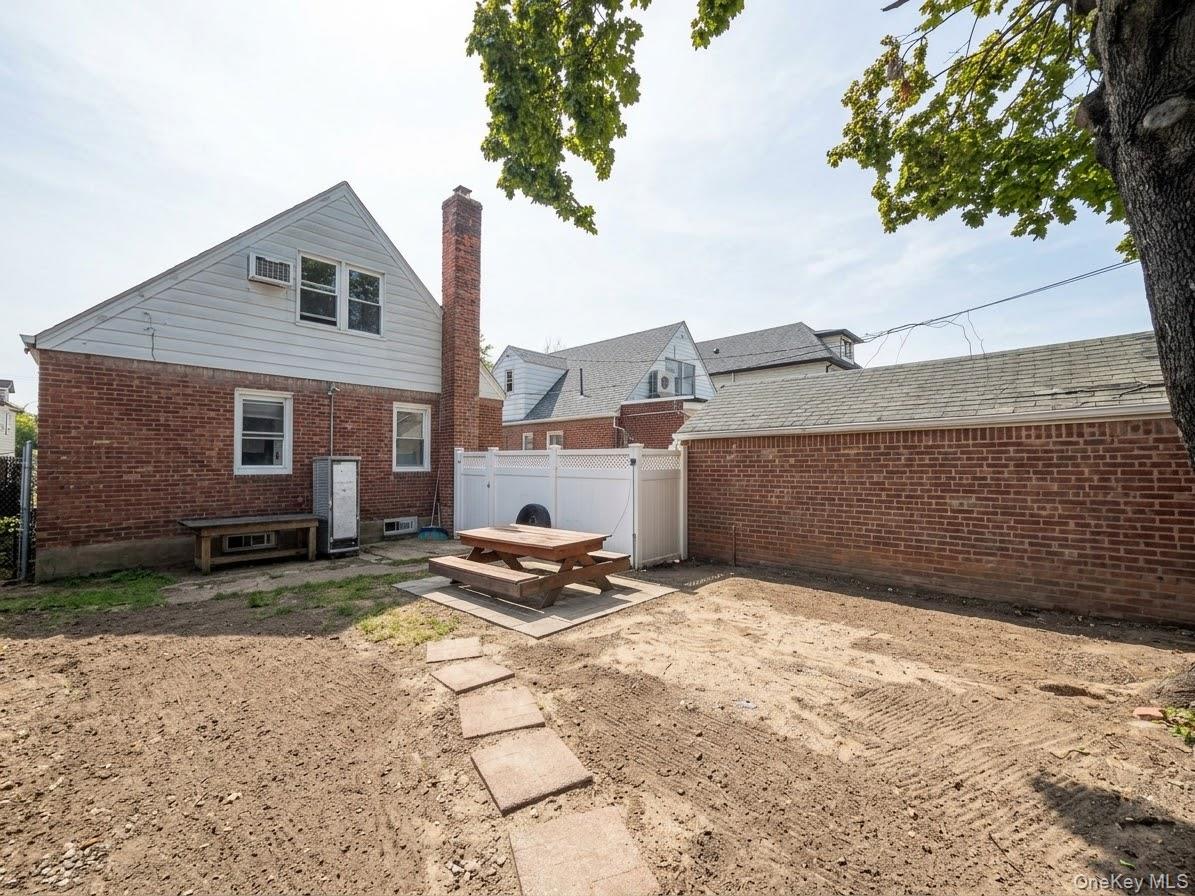 6953 183rd St, Fresh Meadows, NY 11365