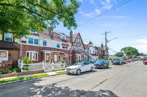 Single Family Residence in Laurelton NY 14229 231st Street.jpg