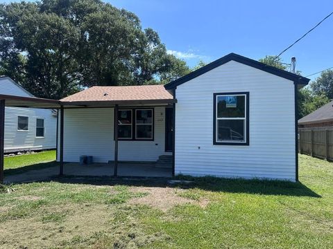 Single Family Residence in Port Neches TX 1117 west Dr.jpg