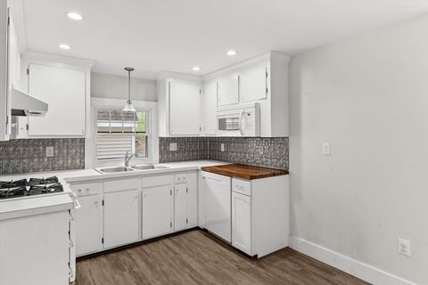 Single Family Residence in Salem NH 5 London Rd 9.jpg