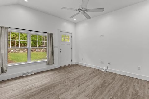Single Family Residence in Salem NH 5 London Rd 6.jpg
