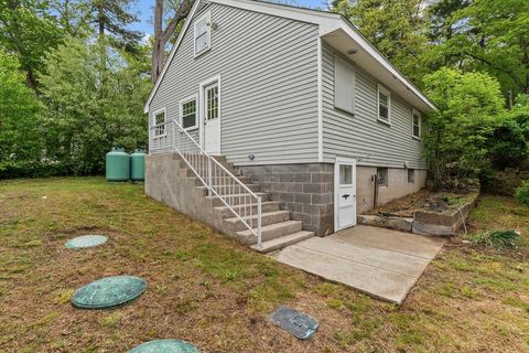 Single Family Residence in Salem NH 5 London Rd 21.jpg