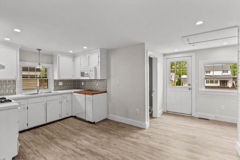 Single Family Residence in Salem NH 5 London Rd 8.jpg