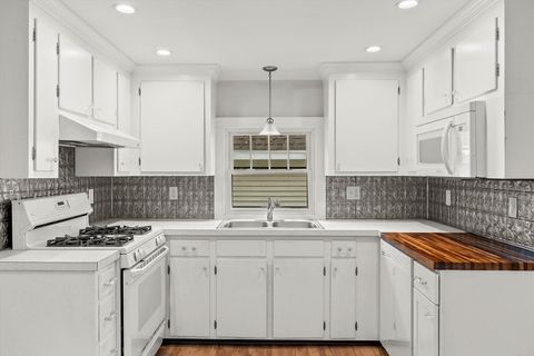 Single Family Residence in Salem NH 5 London Rd 10.jpg