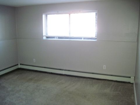 Condominium in Salem NH 5 Lancelot Ct #2 11.jpg