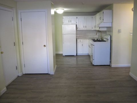 Condominium in Salem NH 5 Lancelot Ct #2 4.jpg