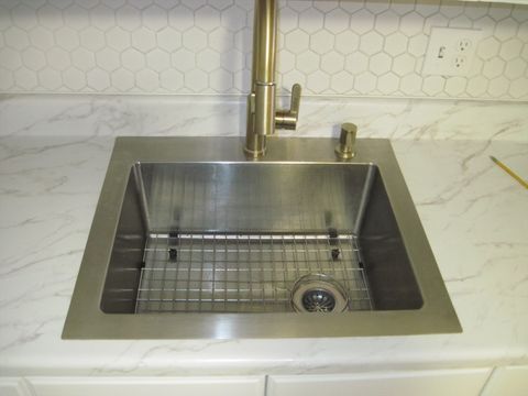 Condominium in Salem NH 5 Lancelot Ct #2 5.jpg