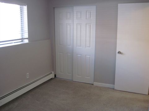 Condominium in Salem NH 5 Lancelot Ct #2 9.jpg