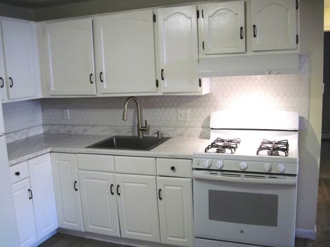 Condominium in Salem NH 5 Lancelot Ct #2 1.jpg