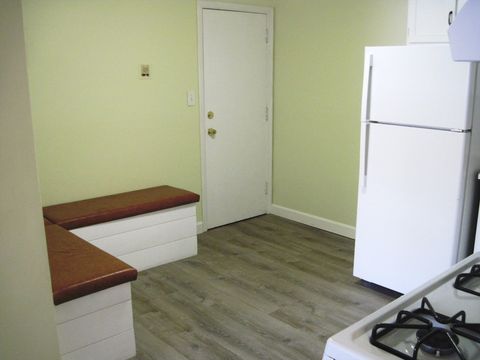 Condominium in Salem NH 5 Lancelot Ct #2 14.jpg