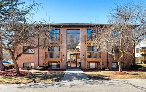 Condominium in Salem NH 5 Lancelot Ct #2.jpg