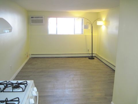 Condominium in Salem NH 5 Lancelot Ct #2 12.jpg