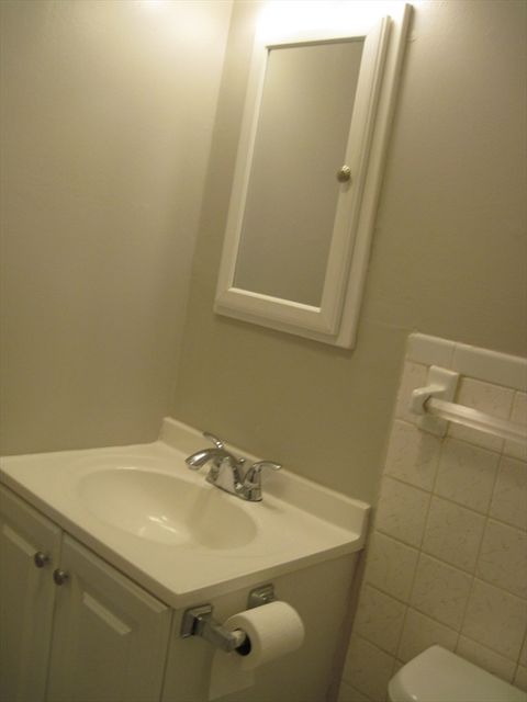 Condominium in Salem NH 5 Lancelot Ct #2 7.jpg