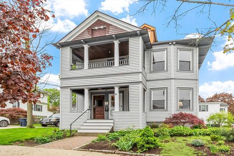 Triplex in Nashua NH 15-17 Faxon St.jpg