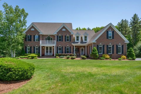 Single Family Residence in Nashua NH 24 Tanglewood Dr.jpg