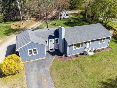 Single Family Residence in Middleboro MA 8 Cherry St.jpg