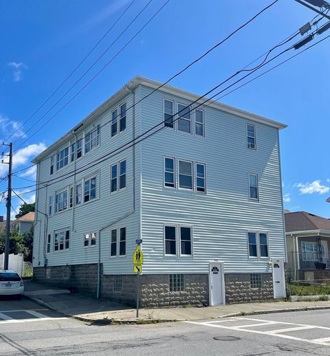 Multi Family in Fall River MA 466-470 Cambridge St.jpg
