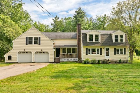 Single Family Residence in Stratham NH 44 High Street.jpg