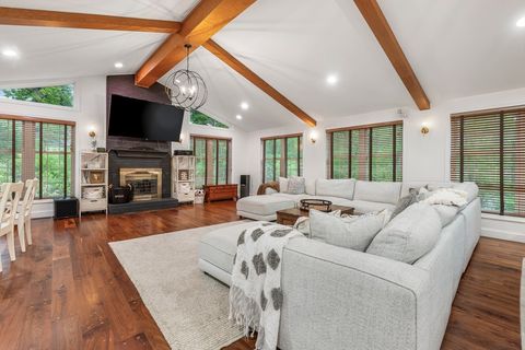 Single Family Residence in Londonderry NH 4 Rockwood Ln.jpg