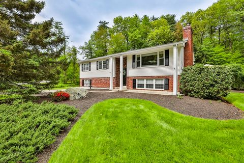 Single Family Residence in Bedford NH 9 Edinburgh Drive.jpg