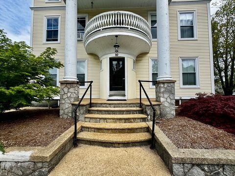 Condominium in Manchester NH 98 Pennacook St #4.jpg