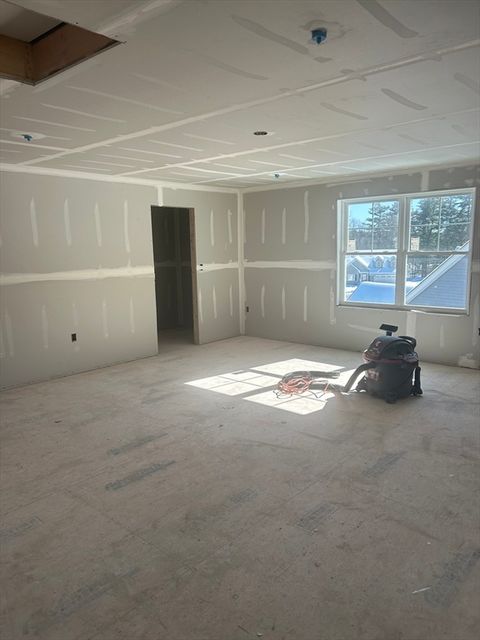 Condominium in Kingston NH 3 Mulligan St #3 15.jpg
