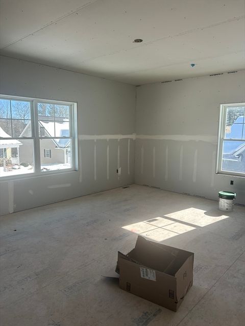 Condominium in Kingston NH 3 Mulligan St #3 19.jpg