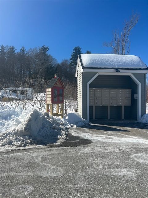 Condominium in Kingston NH 3 Mulligan St #3 21.jpg