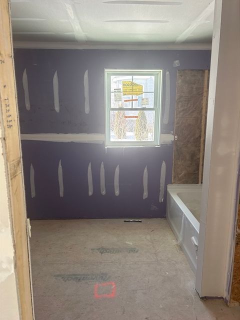 Condominium in Kingston NH 3 Mulligan St #3 16.jpg