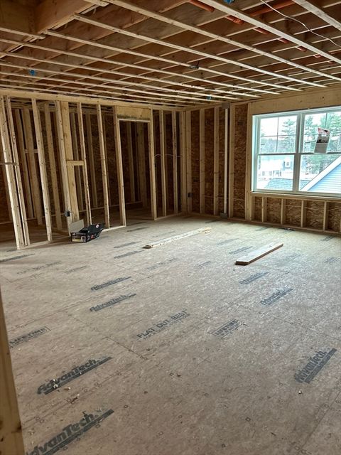 Condominium in Kingston NH 3 Mulligan St #3 3.jpg