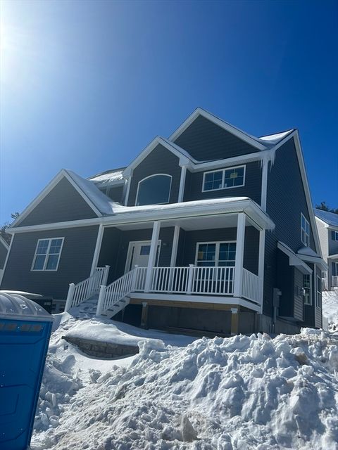 Condominium in Kingston NH 3 Mulligan St #3 20.jpg