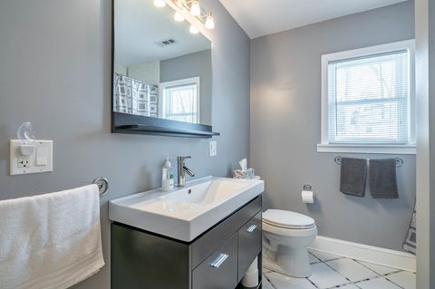 Single Family Residence in Manchester NH 355 Pickering St 11.jpg