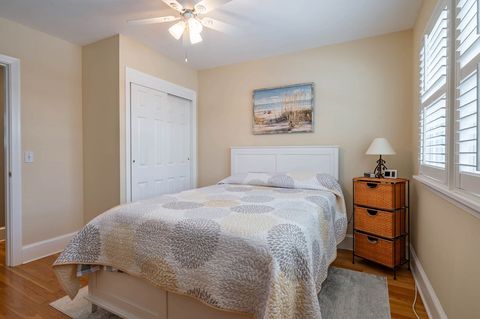 Single Family Residence in Manchester NH 355 Pickering St 8.jpg