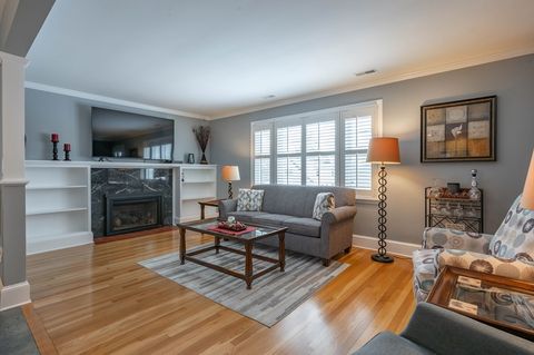 Single Family Residence in Manchester NH 355 Pickering St 5.jpg