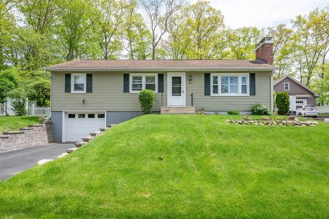 Single Family Residence in Manchester NH 355 Pickering St 21.jpg