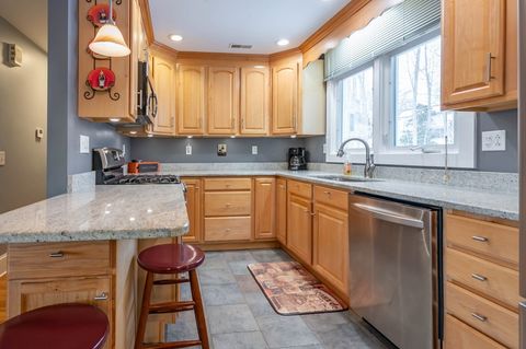 Single Family Residence in Manchester NH 355 Pickering St 7.jpg