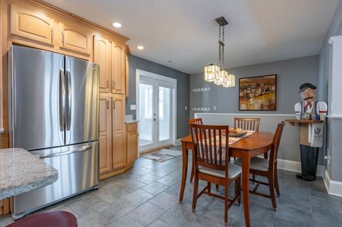 Single Family Residence in Manchester NH 355 Pickering St 6.jpg