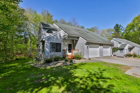 Condominium in Atkinson NH 8 Overlook Dr #8.jpg