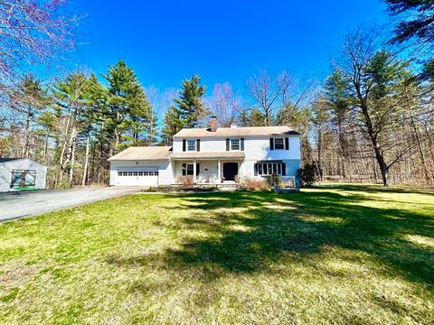 Single Family Residence in Stratham NH 16 Pinewood Dr.jpg
