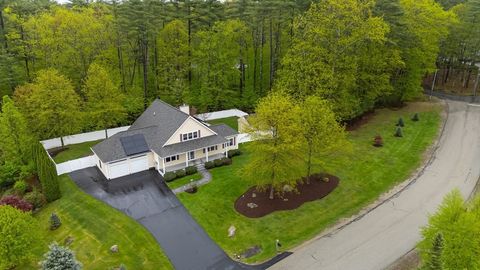 Single Family Residence in Amherst NH 14 Chandler Lane 23.jpg