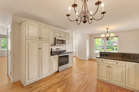 Single Family Residence in Amherst NH 14 Chandler Lane 8.jpg
