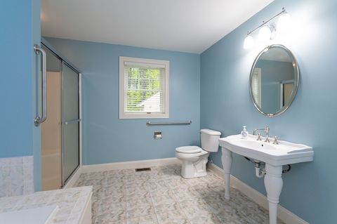 Single Family Residence in Amherst NH 14 Chandler Lane 13.jpg