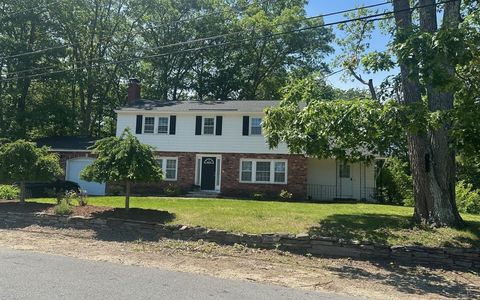 Single Family Residence in Pelham NH 2 Inwood Circle.jpg