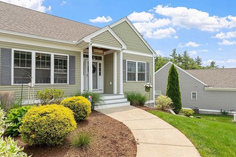 Condominium in Amherst NH 16 Trailside Dr #16.jpg