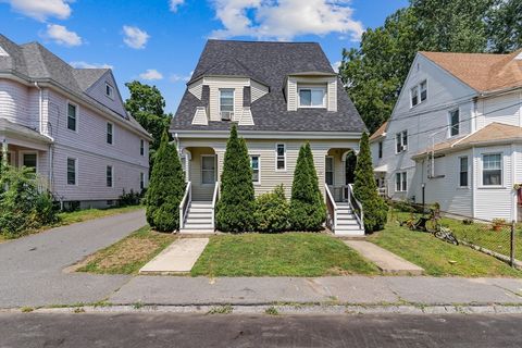 Triplex in Taunton MA 30 Newcomb Pl.jpg