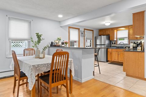 Single Family Residence in Salem NH 5 Field Avenue 8.jpg